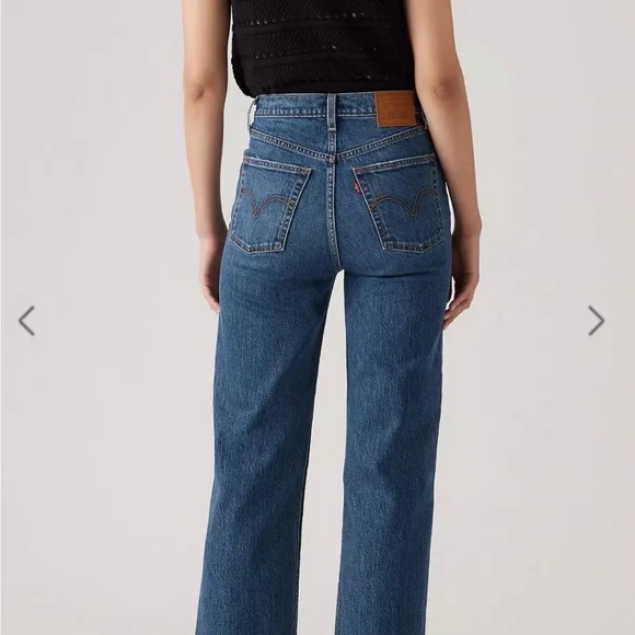 Levi's Women's Cropped Blue Jeans - Picture 2 of 2